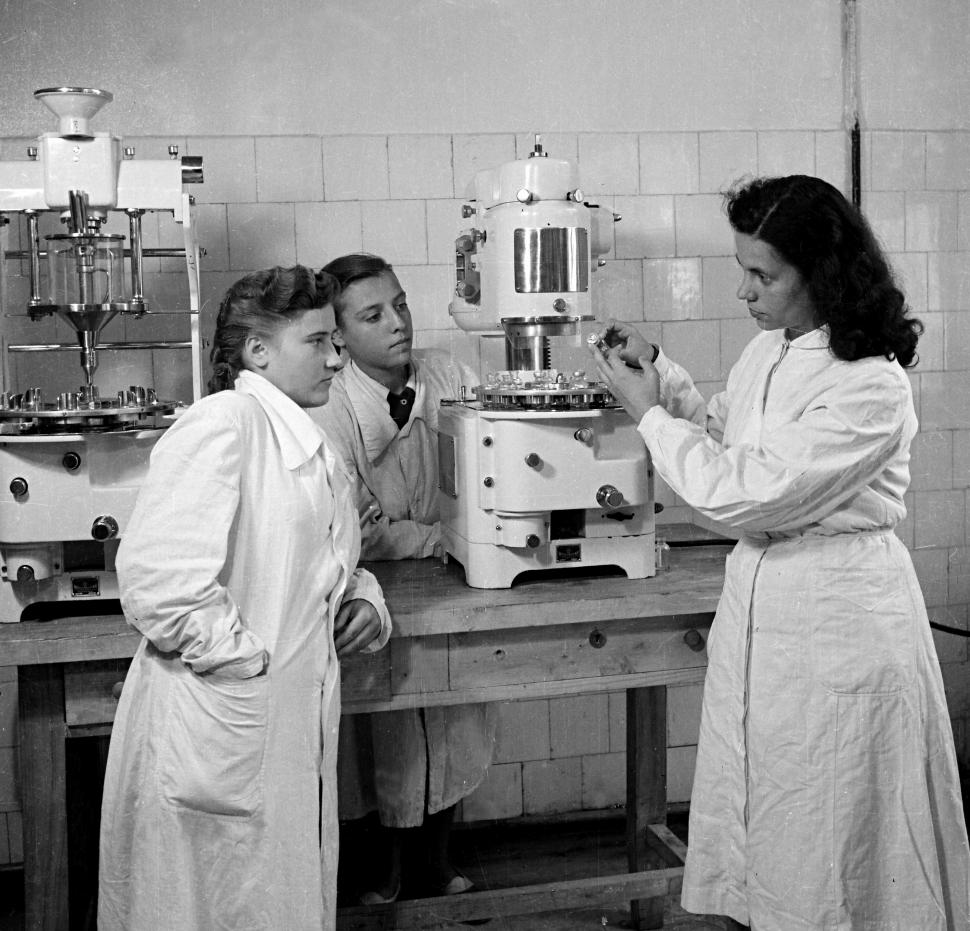 În 1955, se deschidea prima fabrică de penicilină din România și sud-estul Europei: Cum arăta la inaugurare și istoria Antibiotice Iași 1092092