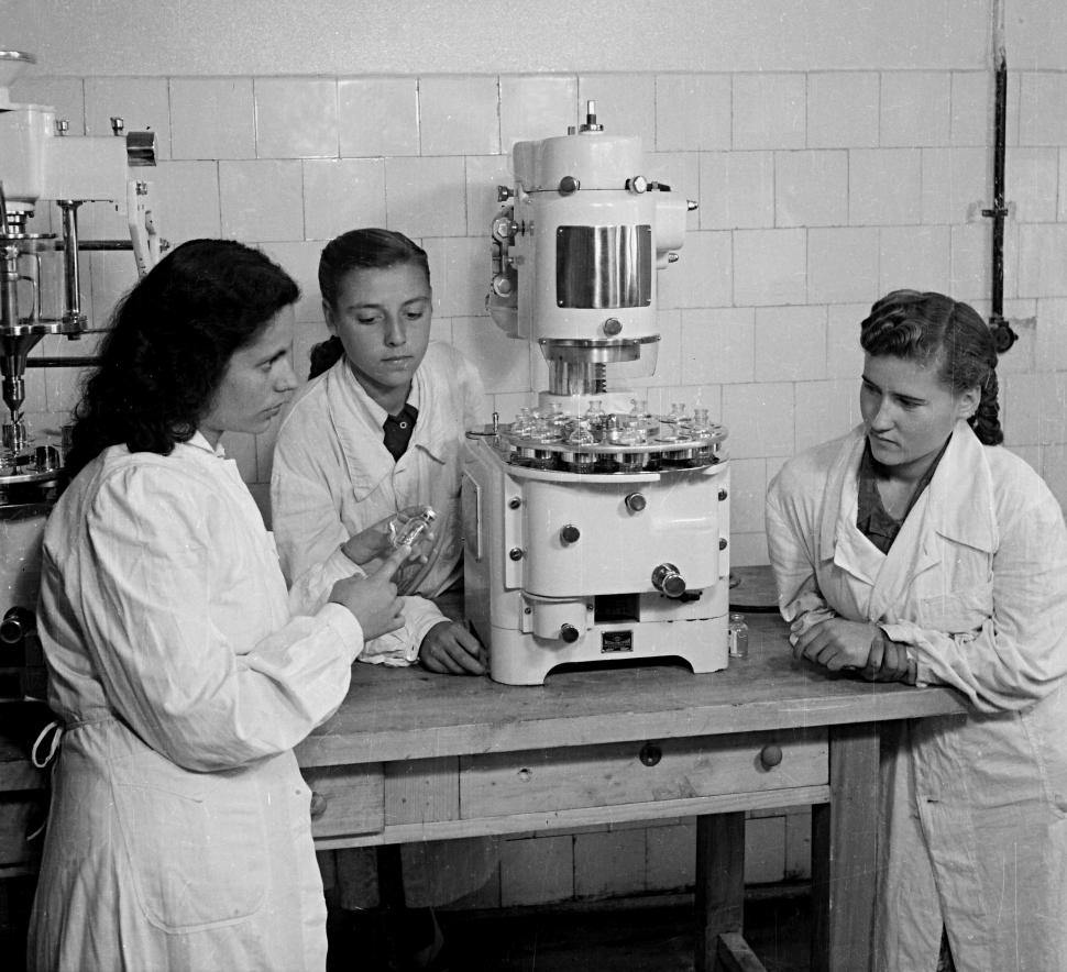 În 1955, se deschidea prima fabrică de penicilină din România și sud-estul Europei: Cum arăta la inaugurare și istoria Antibiotice Iași 1092093