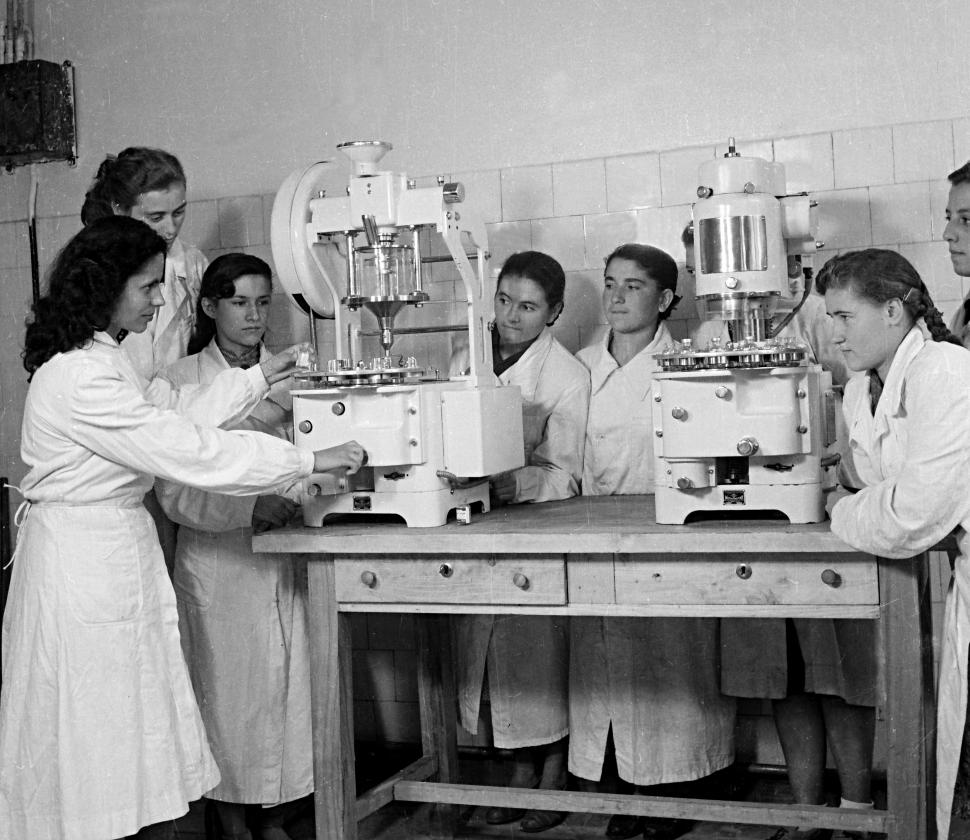 În 1955, se deschidea prima fabrică de penicilină din România și sud-estul Europei: Cum arăta la inaugurare și istoria Antibiotice Iași 1092094