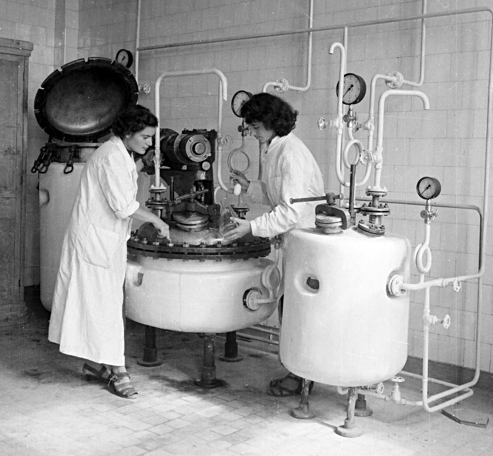 În 1955, se deschidea prima fabrică de penicilină din România și sud-estul Europei: Cum arăta la inaugurare și istoria Antibiotice Iași 1092101