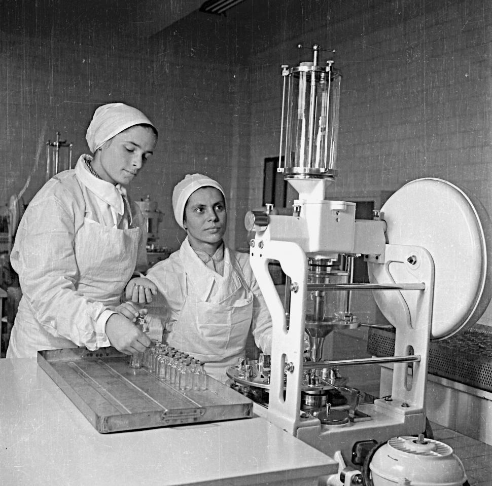 În 1955, se deschidea prima fabrică de penicilină din România și sud-estul Europei: Cum arăta la inaugurare și istoria Antibiotice Iași 1092105