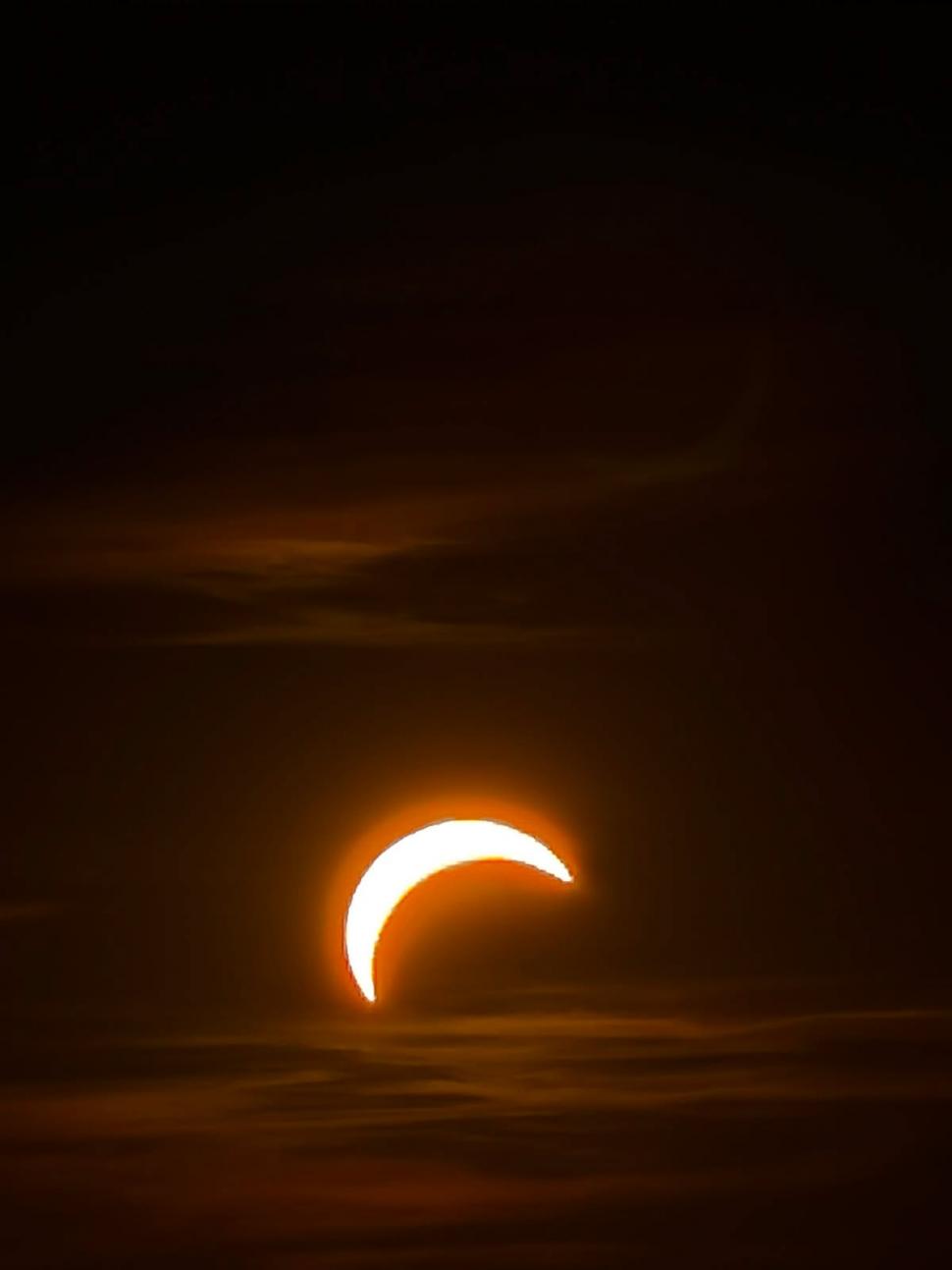 Imagini spectaculoase cu eclipsa de soare. Milioane de oameni au privit fenomenul astronomic rar în Europa 1092726