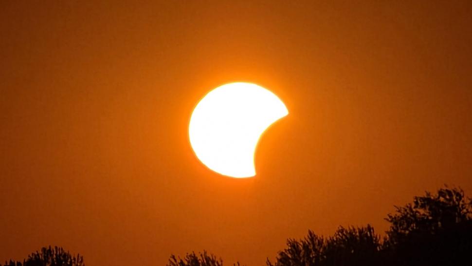 Imagini spectaculoase cu eclipsa de soare. Milioane de oameni au privit fenomenul astronomic rar în Europa 1092748