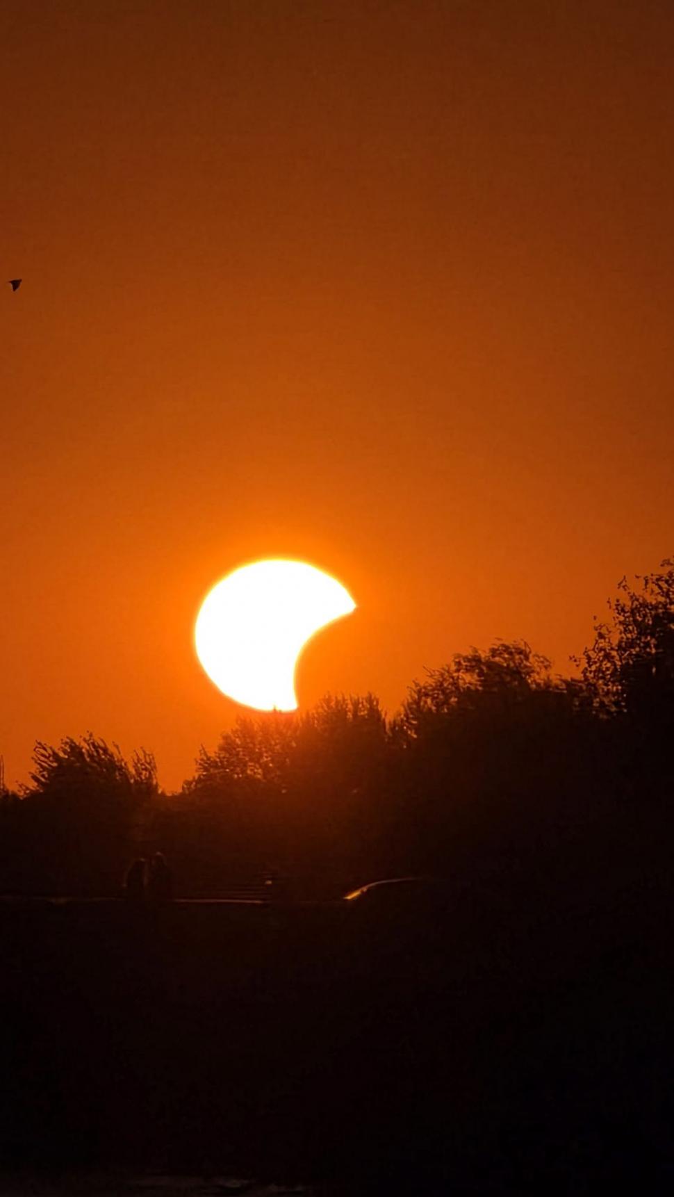 Imagini spectaculoase cu eclipsa de soare. Milioane de oameni au privit fenomenul astronomic rar în Europa 1092749