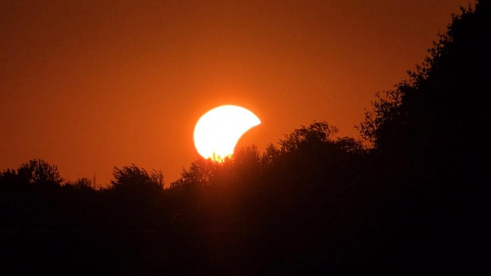 Imagini spectaculoase cu eclipsa de soare. Milioane de oameni au privit fenomenul astronomic rar în Europa 1092754