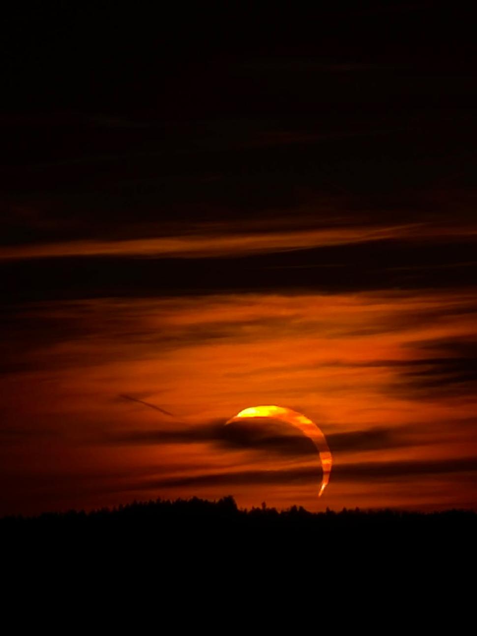 Imagini spectaculoase cu eclipsa de soare. Milioane de oameni au privit fenomenul astronomic rar în Europa 1092758