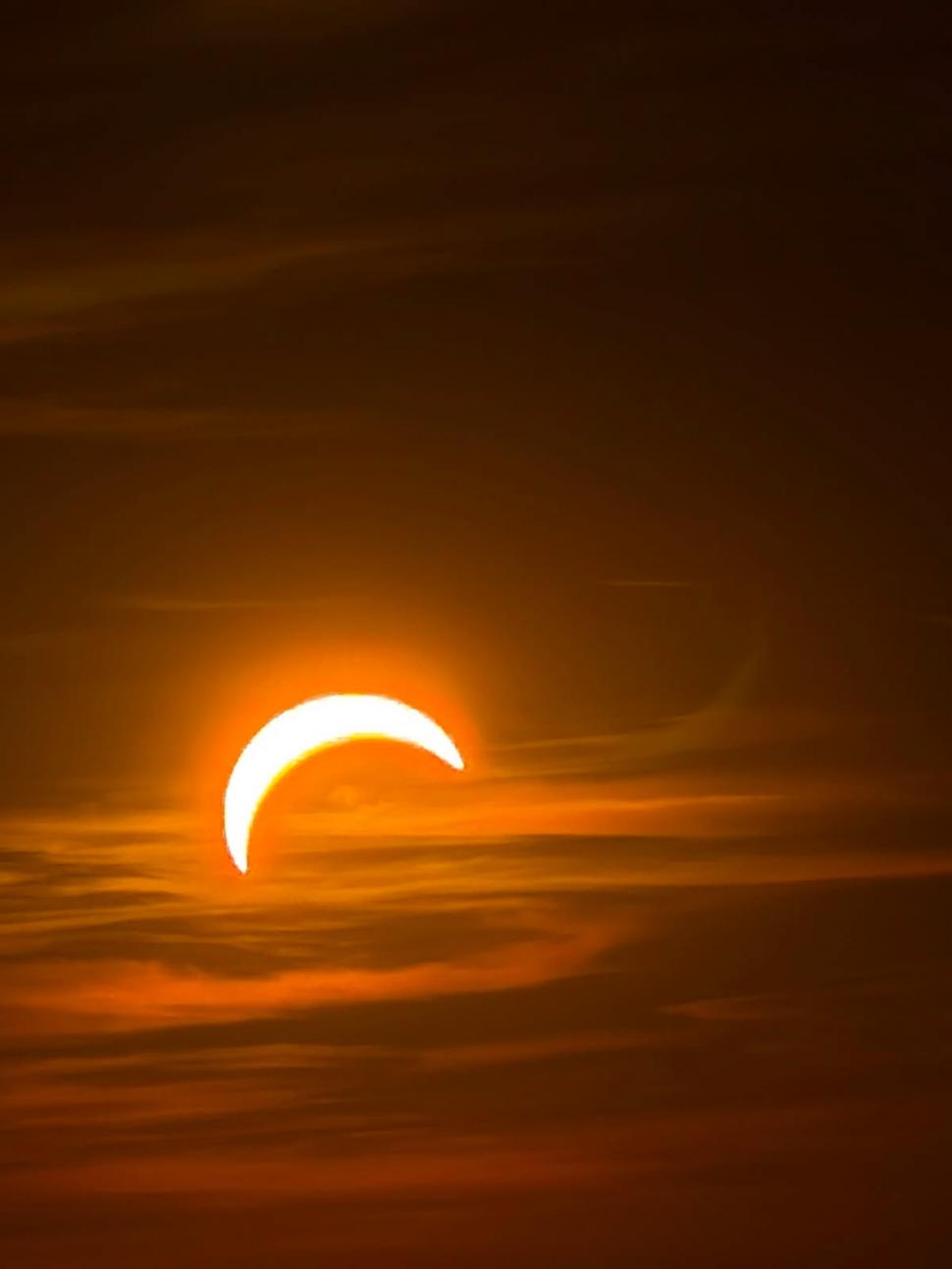 Imagini spectaculoase cu eclipsa de soare. Milioane de oameni au privit fenomenul astronomic rar în Europa 1092759