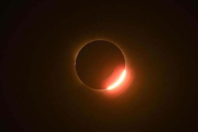 Imagini spectaculoase cu eclipsa de soare. Milioane de oameni au privit fenomenul astronomic rar în Europa 1092768