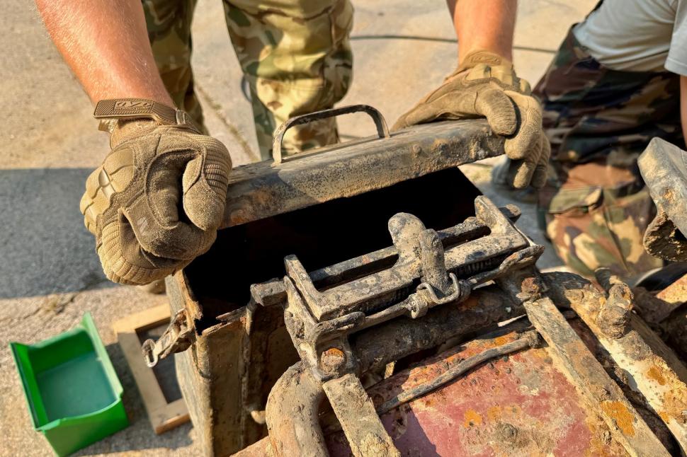 Motocicleta din Al Doilea Război Mondial descoperită în Dunărea secată e aproape „nouă”. Sub ea, erau prinși 2 soldați ai Wehrmachtului 1092423