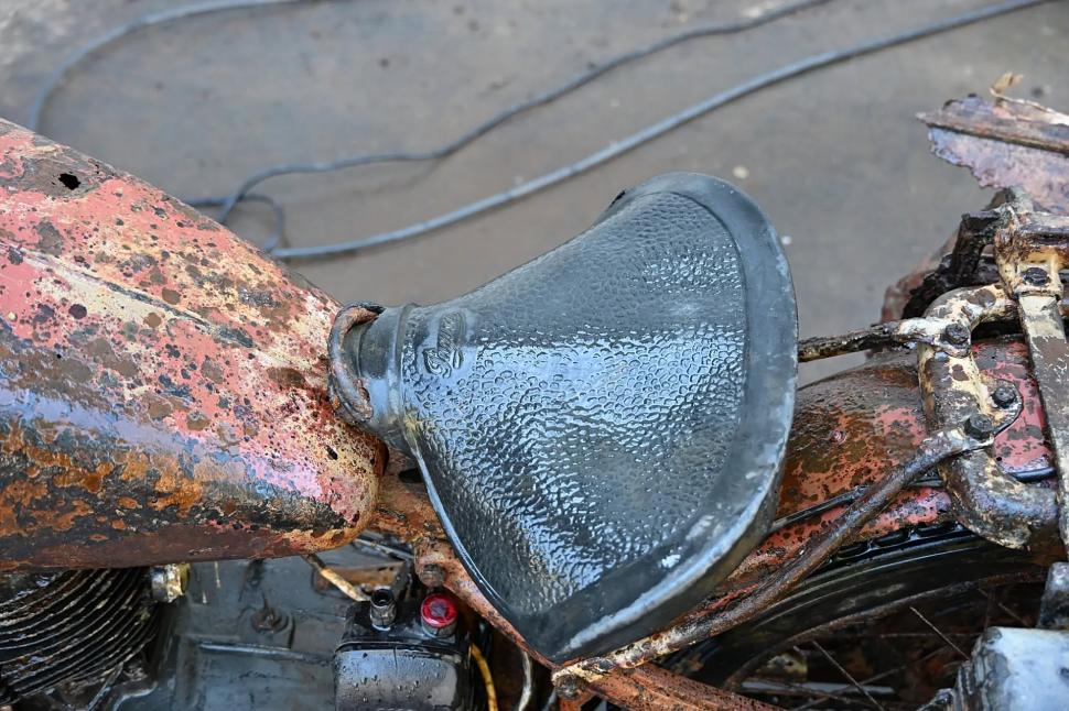 Motocicleta din Al Doilea Război Mondial descoperită în Dunărea secată e aproape „nouă”. Sub ea, erau prinși 2 soldați ai Wehrmachtului 1092447