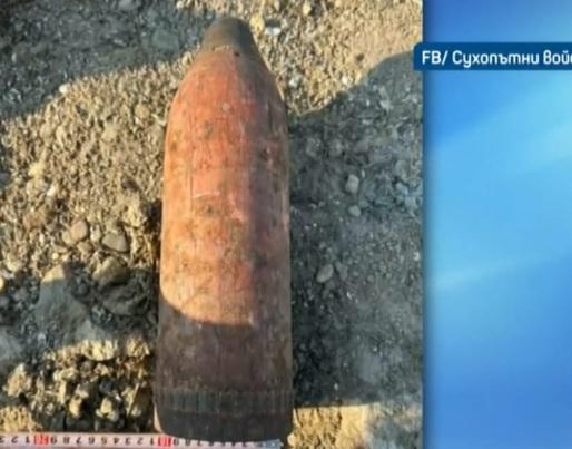 Obuze, grenade şi o bombă de 2 metri, lansată din avion. Bulgarii, uimiţi de ce a mai scos la iveală nivelul scăzut al Dunării 1092614