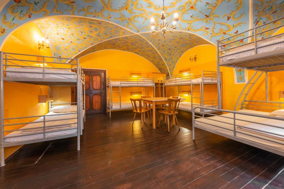 Cel mai vechi hostel pentru tineri din România se închide, după 25 de ani de activitate: Chiria a crescut de aproape nouă ori 1092892