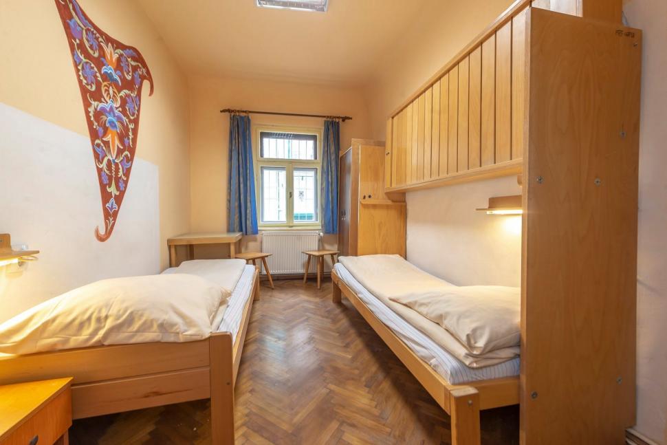 Cel mai vechi hostel pentru tineri din România se închide, după 25 de ani de activitate: Chiria a crescut de aproape nouă ori 1092893