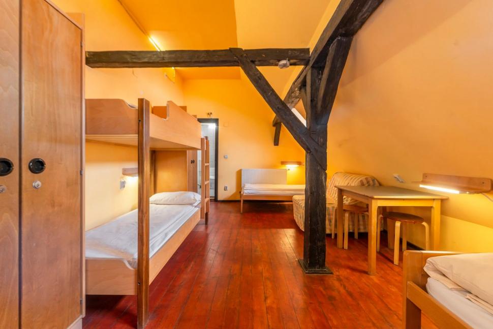 Cel mai vechi hostel pentru tineri din România se închide, după 25 de ani de activitate: Chiria a crescut de aproape nouă ori 1092896