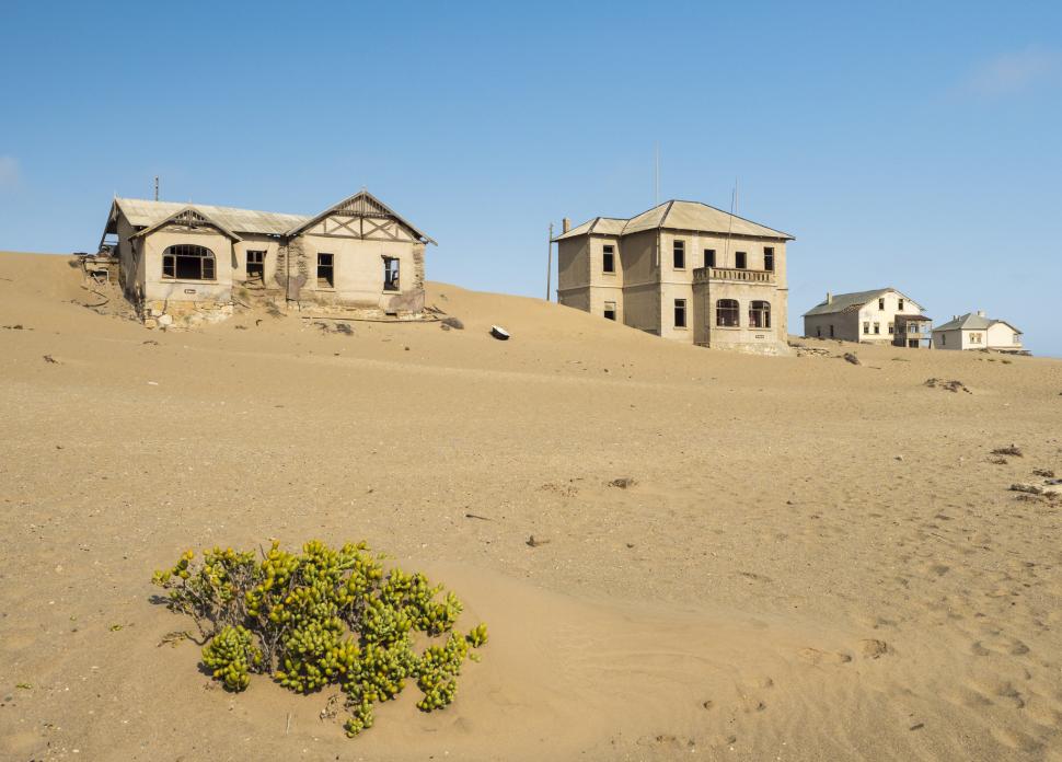 În 1908, diamantele au adus brusc bogăție și lux în deșertul Namibiei. Dar, până în 1956, Kolmanskop devenise deja un oraș-fantomă 1093057
