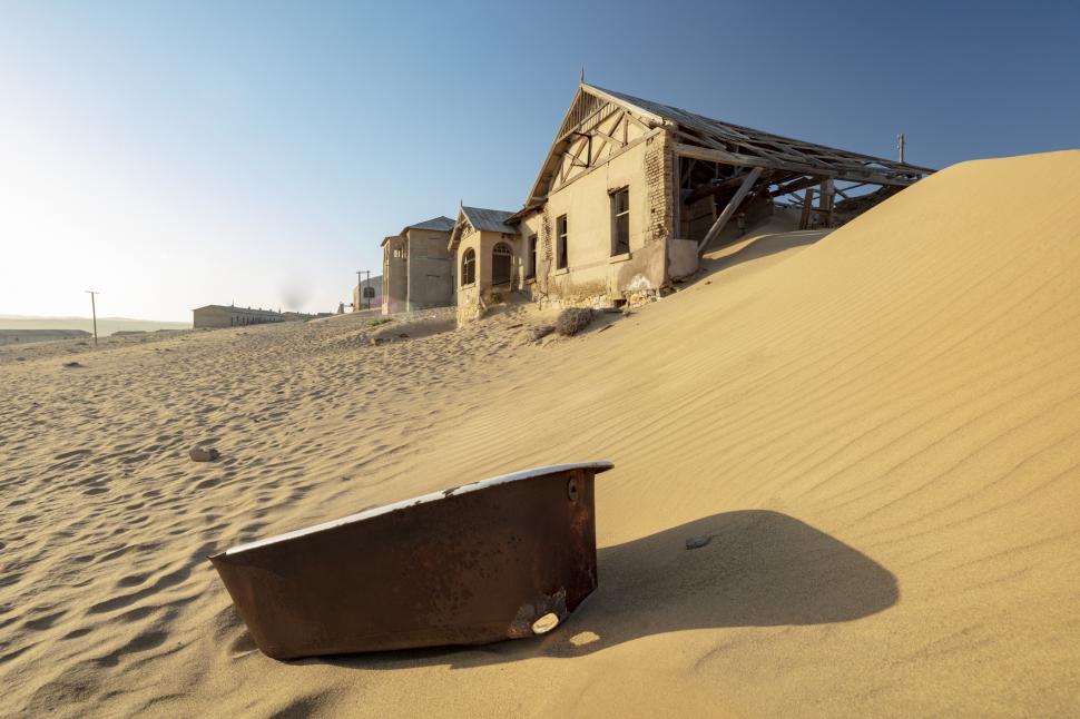 În 1908, diamantele au adus brusc bogăție și lux în deșertul Namibiei. Dar, până în 1956, Kolmanskop devenise deja un oraș-fantomă 1093059