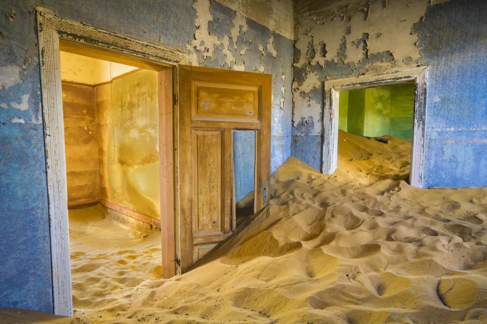 În 1908, diamantele au adus brusc bogăție și lux în deșertul Namibiei. Dar, până în 1956, Kolmanskop devenise deja un oraș-fantomă 1093061