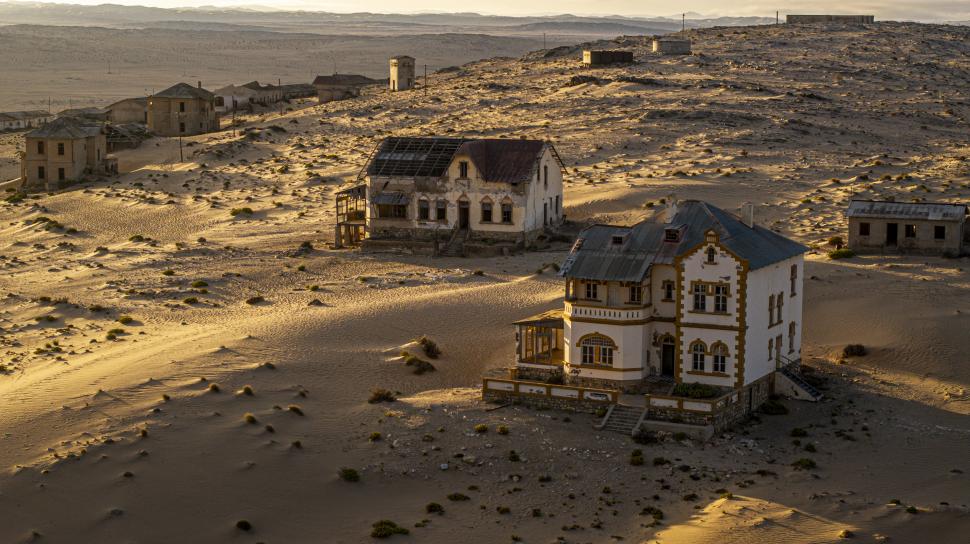 În 1908, diamantele au adus brusc bogăție și lux în deșertul Namibiei. Dar, până în 1956, Kolmanskop devenise deja un oraș-fantomă 1093066