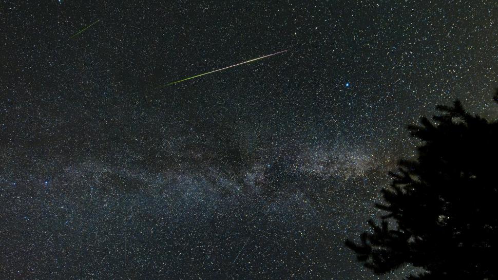 Perseidele au luminat cerul Germaniei, după eclipsa totală de Soare 1092827
