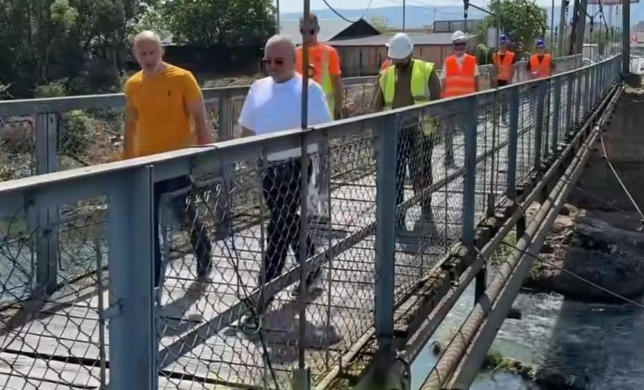 La Cluj-Napoca se construieşte un nou pod, cu 6 milioane de euro. Imagini cu starea deplorabilă în care se află pasarela de acum 1093202