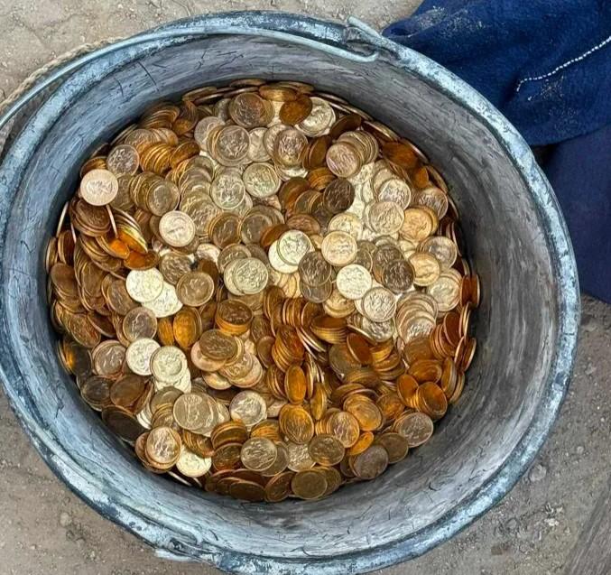 Niște muncitori care renovau o clădire au găsit în zidul ei aur de 9.000.000 de euro  1093331