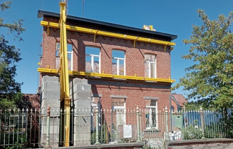 Niște muncitori care renovau o clădire au găsit în zidul ei aur de 9.000.000 de euro  1093333