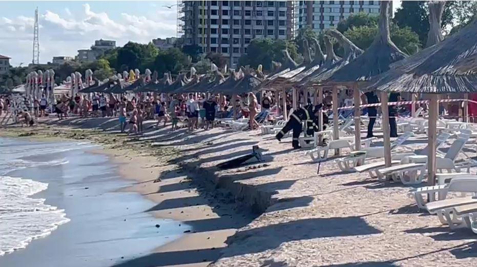 Plaja Saturn a fost evacuată. Fragmente de dronă militară au apărut printre turiști 1093337