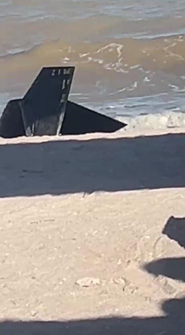 Plaja Saturn a fost evacuată. Fragmente de dronă militară au apărut printre turiști 1093346