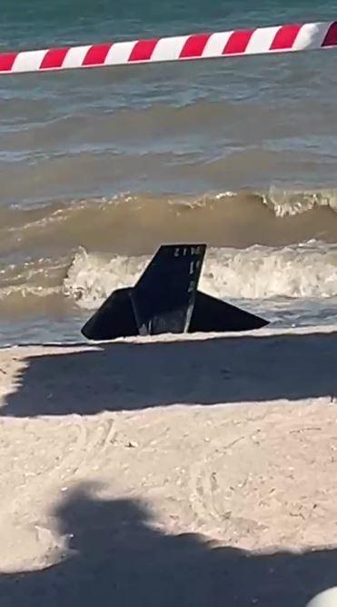Plaja Saturn a fost evacuată. Fragmente de dronă militară au apărut printre turiști 1093348