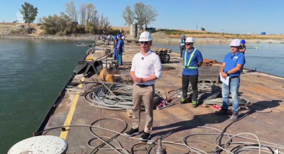 Guvernul Ungariei a decis să scufunde sâmbătă cele două barje la centrala nucleară Paks. Nivelul apei ar trebui să crească cu 20 cm 1093497
