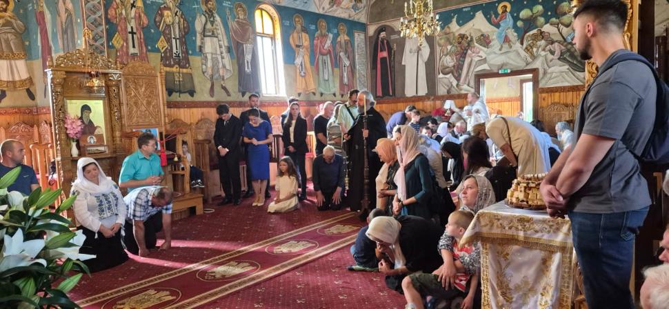Nicușor Dan a fost la Mănăstirea Dejani de Sfânta Maria. A fost însoțit de Mirabela Grădinaru și copiii lor: „Nu s-a așteptat nimeni” 1093551
