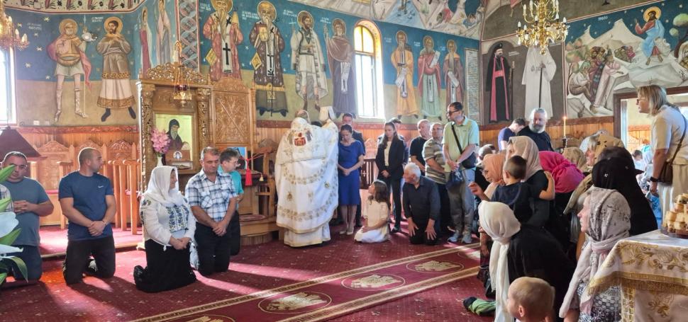 Nicușor Dan a fost la Mănăstirea Dejani de Sfânta Maria. A fost însoțit de Mirabela Grădinaru și copiii lor: „Nu s-a așteptat nimeni” 1093554