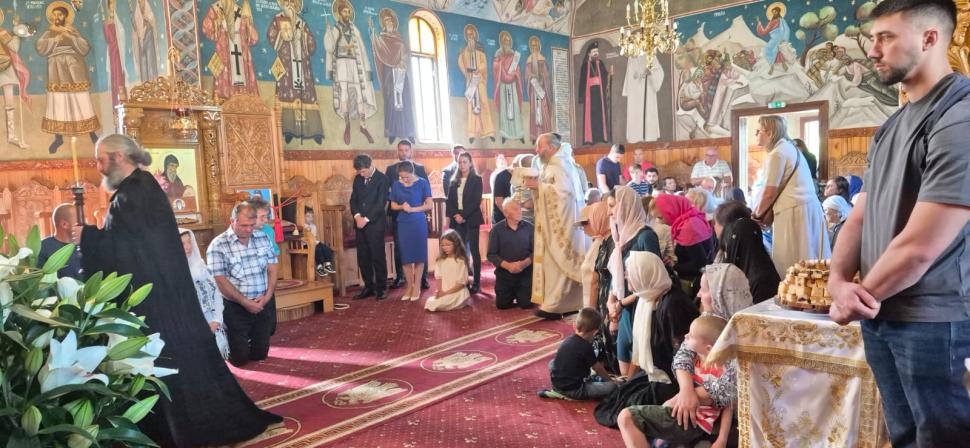 Nicușor Dan a fost la Mănăstirea Dejani de Sfânta Maria. A fost însoțit de Mirabela Grădinaru și copiii lor: „Nu s-a așteptat nimeni” 1093557