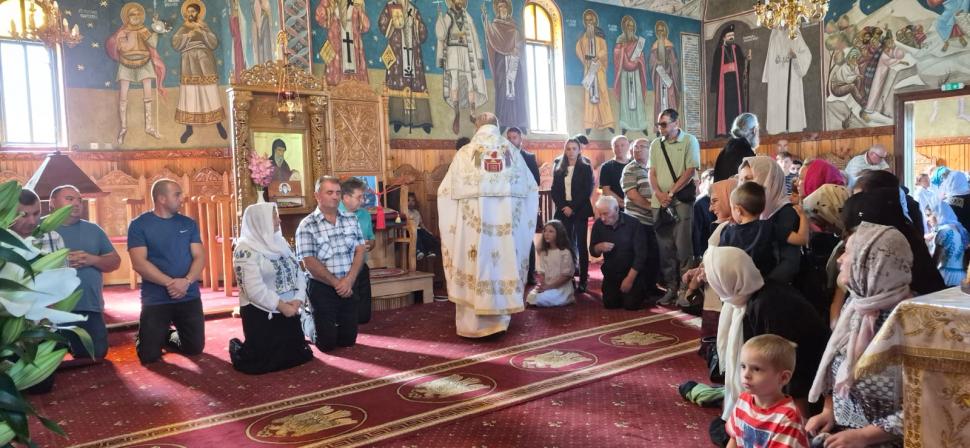 Nicușor Dan a fost la Mănăstirea Dejani de Sfânta Maria. A fost însoțit de Mirabela Grădinaru și copiii lor: „Nu s-a așteptat nimeni” 1093559