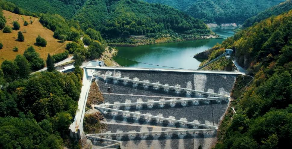 Imagini spectaculoase. Barajul Leșu, construit în anii ’70, a fost reabilitat. Are acum o scară pentru pești și insule plutitoare 1094131