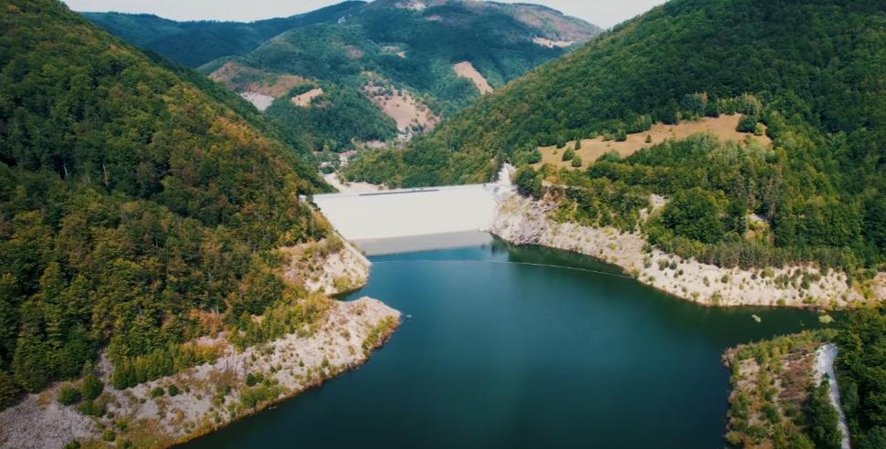 Imagini spectaculoase. Barajul Leșu, construit în anii ’70, a fost reabilitat. Are acum o scară pentru pești și insule plutitoare 1094132