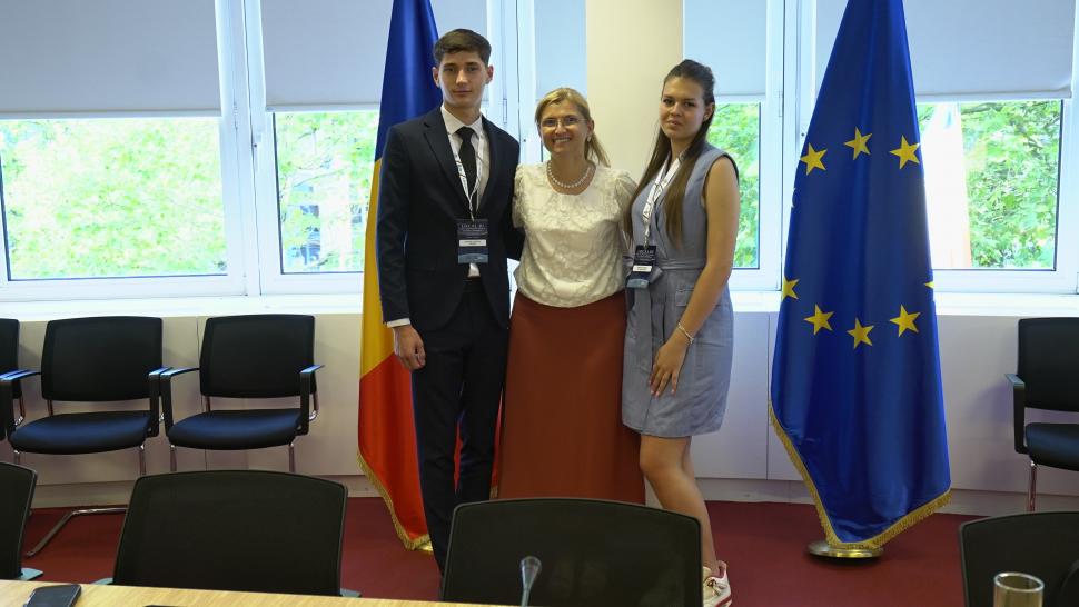 Diplomație, leadership și experiențe europene: 16 tineri din CLT Alexandria au descoperit Europa în cadrul programului „L.O.C.A.L. EU  1094488