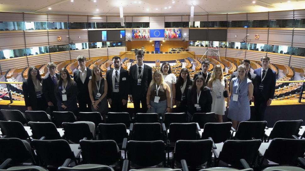 Diplomație, leadership și experiențe europene: 16 tineri din CLT Alexandria au descoperit Europa în cadrul programului „L.O.C.A.L. EU  1094490