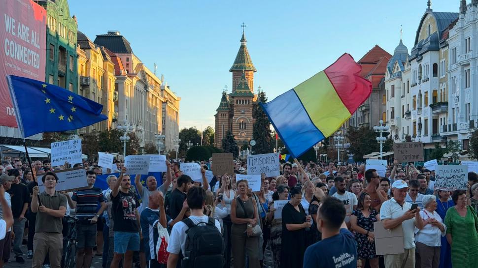 Protest în Timișoara pentru Dominic Fritz, după decizia CCR care îl lasă fără mandatul de primar 1094628