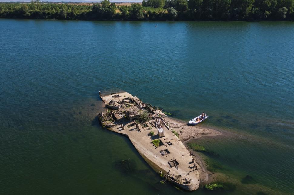 "Titanicul de pe Sava” a ieșit la suprafață în Serbia. Seceta extremă a dezvăluit epava veche de un secol: "Nu vezi asta în fiecare zi" 1094709