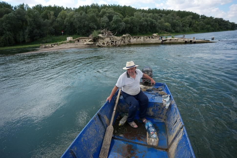 "Titanicul de pe Sava” a ieșit la suprafață în Serbia. Seceta extremă a dezvăluit epava veche de un secol: "Nu vezi asta în fiecare zi" 1094713