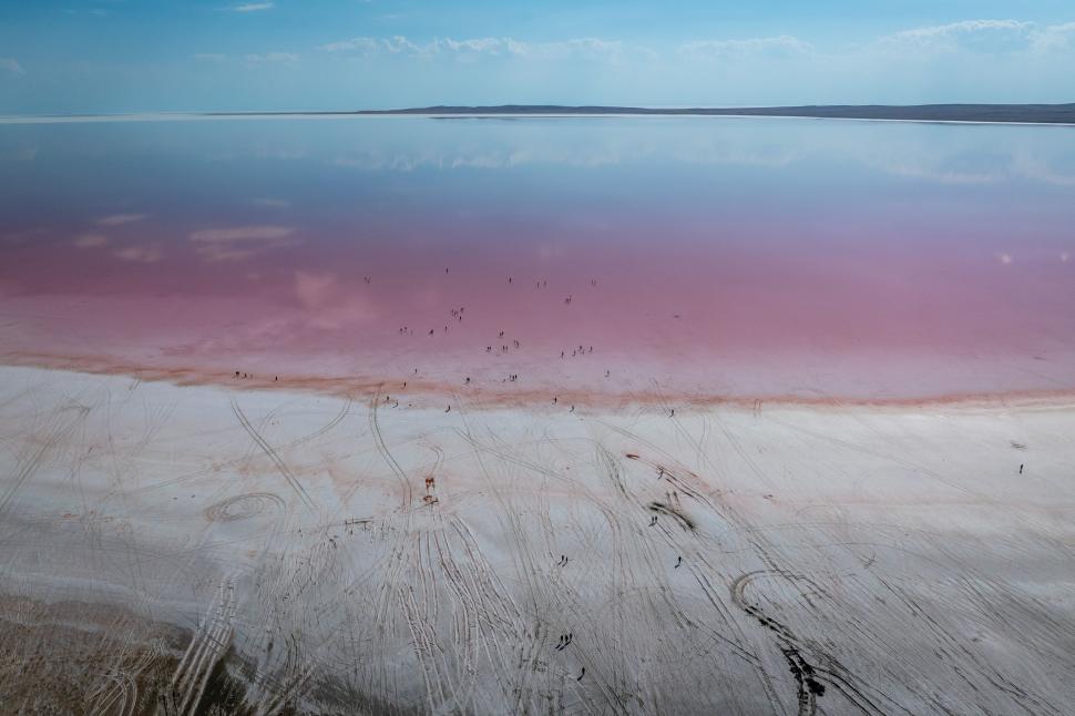 Lacul de sare unic în lume, care pare SF, s-a făcut roz: E într-o țară vizitată de mulți români, dar puțini îl știu. Cum arată Tuz acum 1095152