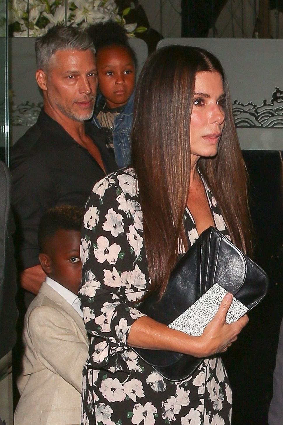 Sandra Bullock a vorbit despre moartea iubitului ei, Bryan Randall, răpus de boala Lou Gehrig: „Am început să-l plâng cu 4 ani înainte” 1095138