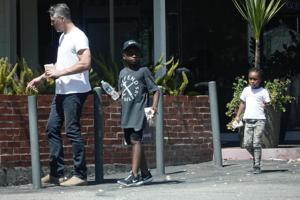 Sandra Bullock a vorbit despre moartea iubitului ei, Bryan Randall, răpus de boala Lou Gehrig: „Am început să-l plâng cu 4 ani înainte” 1095139