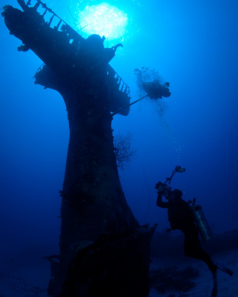 150 de avioane de război zac de 80 de ani pe fundul Pacificului. Oceanul a transformat epavele în ceva inedit. Ce au găsit scafandrii 1095095