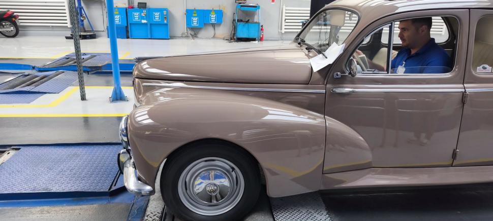 Imagini cu un Peugeot 203 din 1958, care s-a prezentat la RAR Griviţa. "Sunt mai puțin de 5 astfel de exemplare în România" 1095637