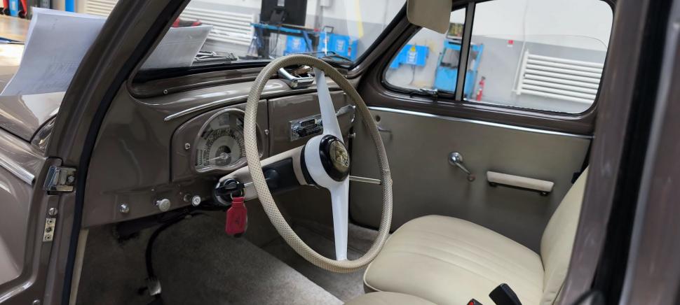 Imagini cu un Peugeot 203 din 1958, care s-a prezentat la RAR Griviţa. "Sunt mai puțin de 5 astfel de exemplare în România" 1095638