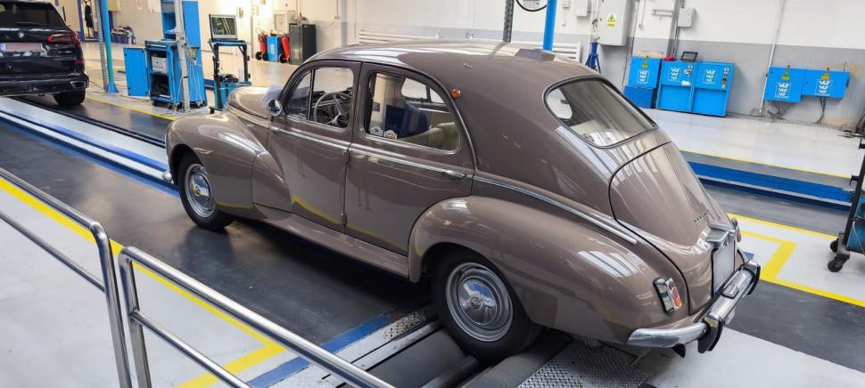 Imagini cu un Peugeot 203 din 1958, care s-a prezentat la RAR Griviţa. "Sunt mai puțin de 5 astfel de exemplare în România" 1095640