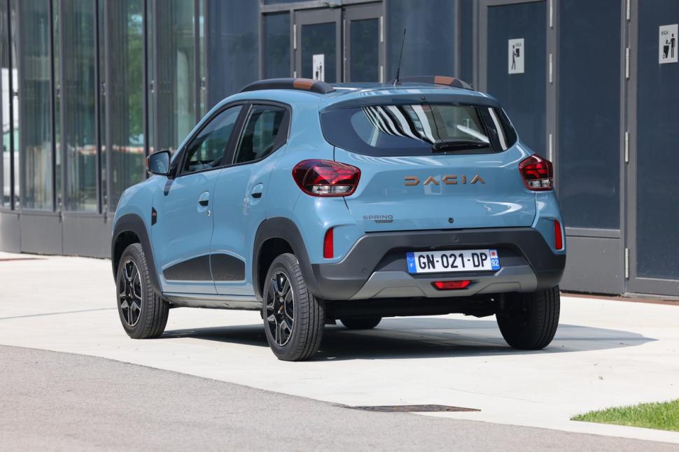 Dacia Spring, lăudată de Top Gear. "E una dintre cele mai bune maşini de oraş. Cum reușește să facă din zgârcenie ceva ce pare cool?" 1095842