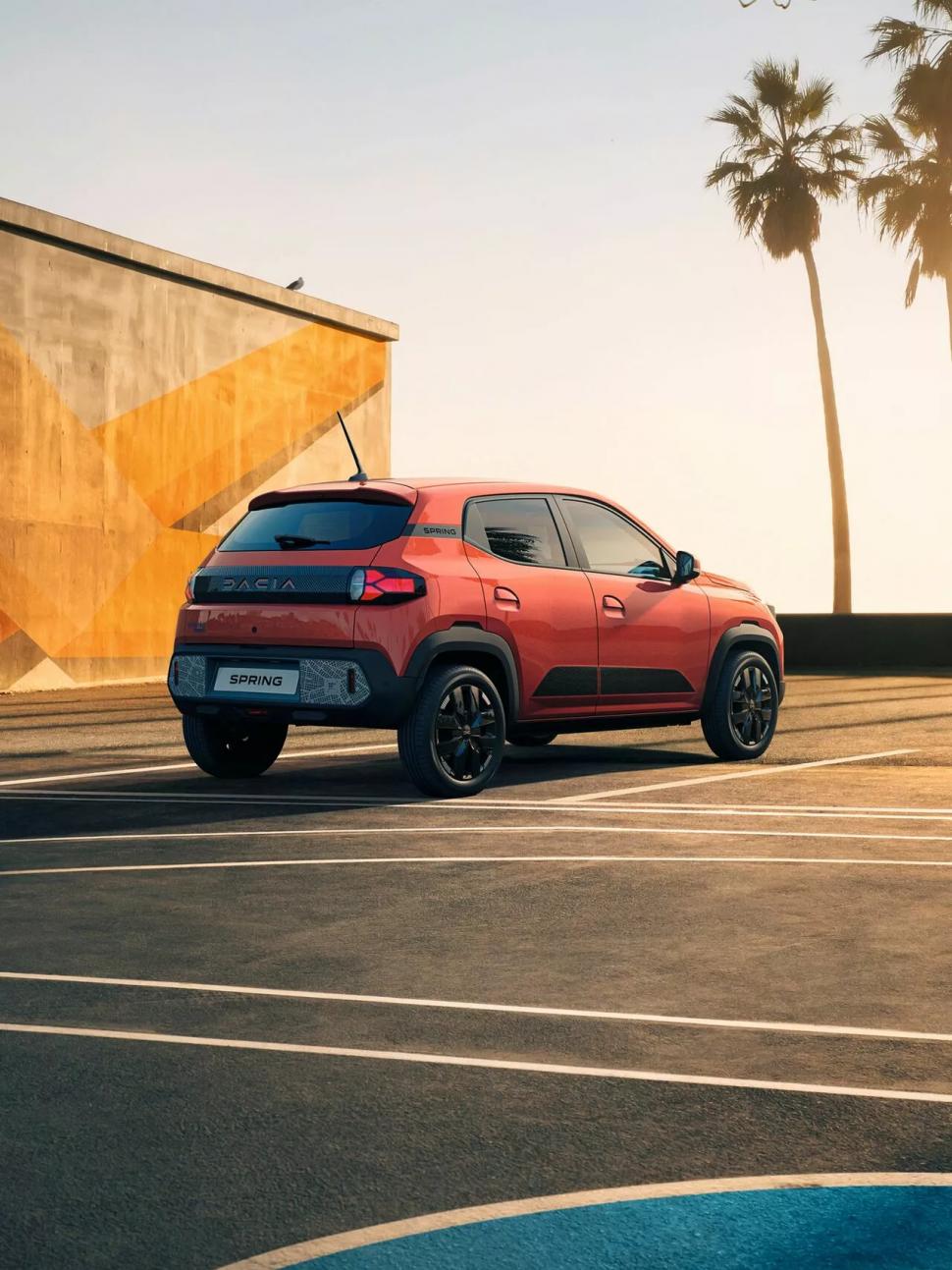 Dacia Spring, lăudată de Top Gear. "E una dintre cele mai bune maşini de oraş. Cum reușește să facă din zgârcenie ceva ce pare cool?" 1095843